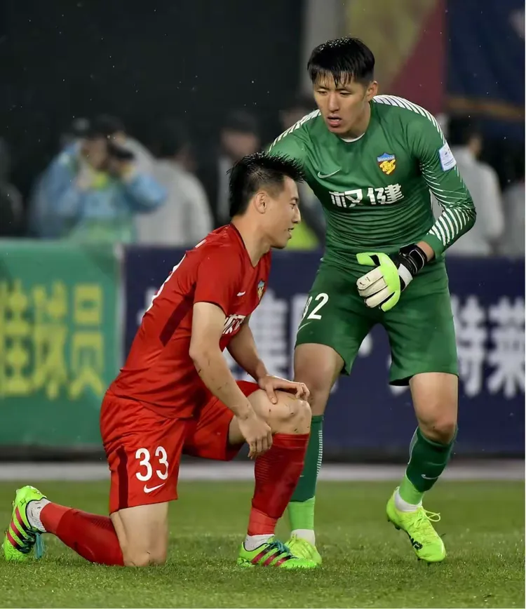 布莱顿训练开放日，今晨遗憾出局引欢呼，NBA常规赛在即，轮换策略成焦点的简单介绍-LOL英雄联盟投注